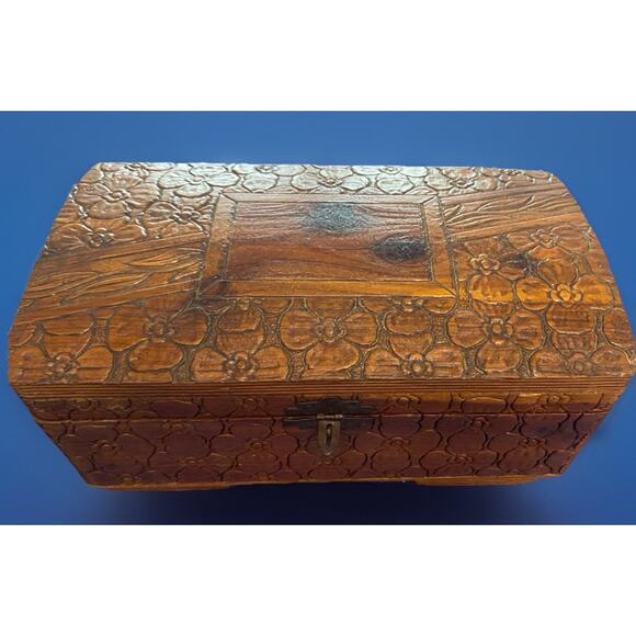 Vintage Mid-Century Carved Wooden Trinket Box Floral Carving Leopard Lining - Picture 3 of 9